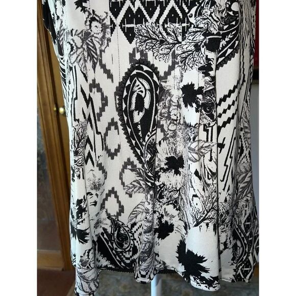 C Est. 1946 Womens Blouse — Medium - Picture 12 of 12